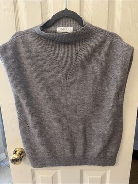 MOD Studio Gray Knit Sleeveless Sweater Vest